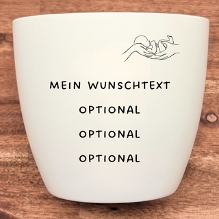 Weißer Blumentopf mit Baby-Motiv und individualisierbarem Wunschtext. Perfektes Geschenk von Natur Macher.