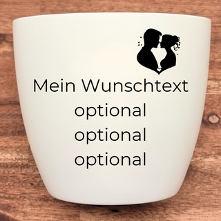 Weißer Blumentopf mit Gravur-Vorlage: Silhouette eines küssenden Paares & Platz für Wunschtext. Personalisierbares Geschenk.