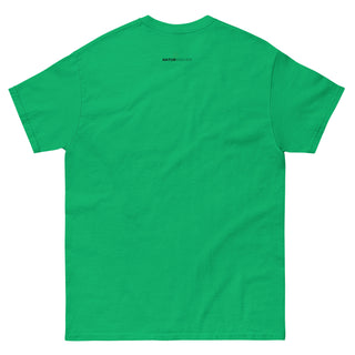 Grünes Unisex-T-Shirt mit Bensheim Skyline, Naturmacher-Logo auf der Rückseite. Stilvoll und bequem.