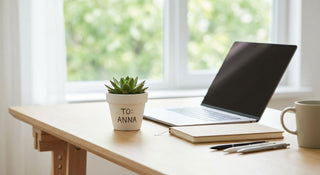 Kleiner Blumentopf personalisiert: Kreative Idee für den Schreibtisch