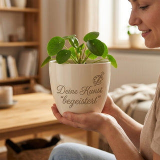 Personalisierter Blumentopf — Geschenk für Maskenbildner Abschied — im Wohnambiente