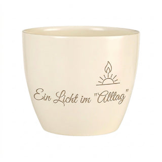 Personalisierter Blumentopf mit Gravur — Geschenk Pflegekraft Abschied — Detailansicht der Lasergravur