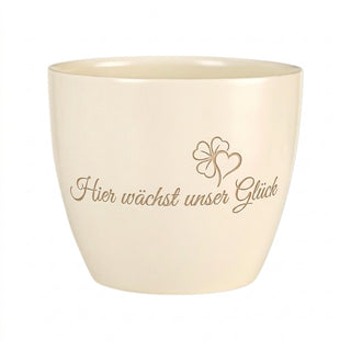 Personalisierter Blumentopf mit Gravur — Geschenk zur Verlobung fürs Paar — Detailansicht der Lasergravur