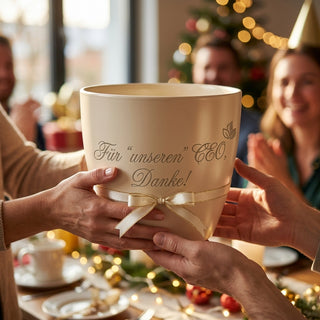 Personalisierter Blumentopf — Geschenk CEO Dankeschön Geschäftsführer — als persoenliche Geschenk-Uebergabe