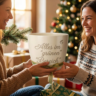 Geschenk für Facility Manager – Blumentopf mit Gravur: Alles im grünen Bereich — als persoenliche Geschenk-Uebergabe