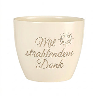 Personalisierter Blumentopf mit Gravur — Geschenk Radiologe Dankeschön — Detailansicht der Lasergravur