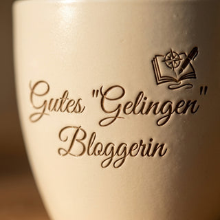 Personalisierter Blumentopf mit Gravur — Geschenk für Foodbloggerin — Detailaufnahme