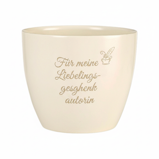 Personalisierter Blumentopf mit Gravur — Geschenk Autorin & Schriftstellerin — Detailansicht der Lasergravur