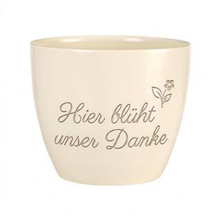 Personalisierter Blumentopf mit Gravur — Geschenk Rektor Abschied — Detailansicht der Lasergravur