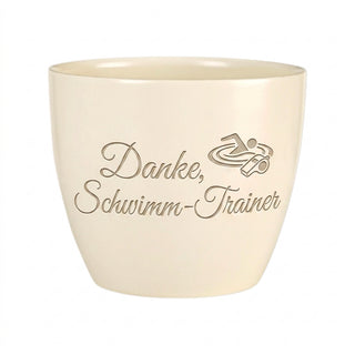 Personalisierter Blumentopf mit Gravur — Danke Geschenk Schwimm-Trainer — Detailansicht der Lasergravur
