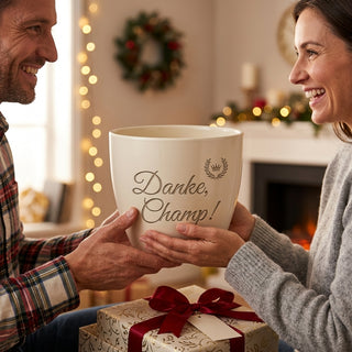 Personalisierter Blumentopf 'Danke, Champ!' — Geschenk für Sportlerin — als persoenliche Geschenk-Uebergabe