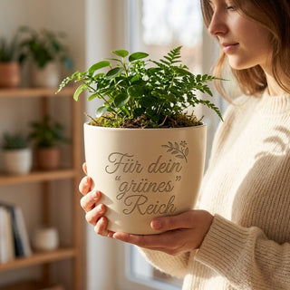 Persönlicher Blumentopf mit Gravur – Geschenk für Garten und Landschaftsbauer — im Wohnambiente