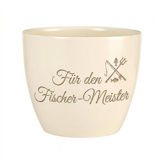 Personalisierter Blumentopf mit Gravur — Geschenk für Berufsfischer & Fischer-Meister — Detailansicht der Lasergravur
