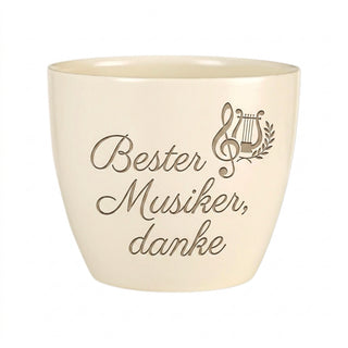 Personalisierter Blumentopf mit Gravur — Geschenk für Hobbymusiker — Detailansicht der Lasergravur