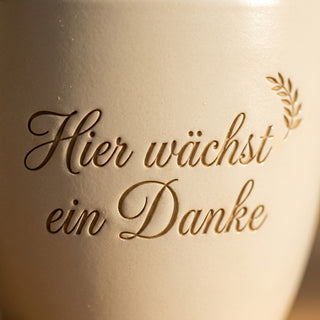Personalisierter Blumentopf mit Gravur — Danke Geschenk für Sporttrainer — Detailaufnahme