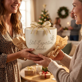 Personalisierter Blumentopf mit Gravur — Geschenk Innenarchitektin zum Dank — als persoenliche Geschenk-Uebergabe