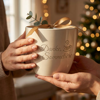 Personalisierter Blumentopf mit Gravur — Geschenk Tee-Sommelière Danke — als persoenliche Geschenk-Uebergabe