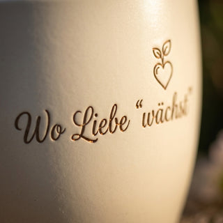 Personalisierter Blumentopf mit Gravur — Geschenk Gärtner Gartenbauer — Detailaufnahme