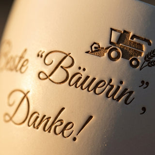 Persönliches Geschenk für die Bäuerin – Gravur: Beste Bäuerin — Detailaufnahme