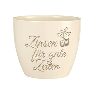 Personalisierter Blumentopf mit Gravur — Geschenk Bankkauffrau Abschied — Detailansicht der Lasergravur