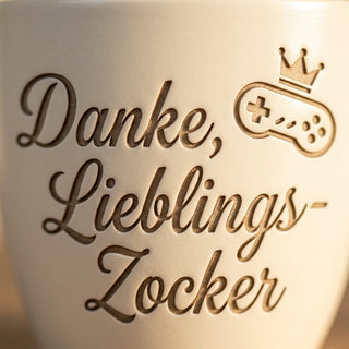 Personalisierter Blumentopf mit Gravur — Danke Geschenk für Zocker & Gamer — Detailaufnahme