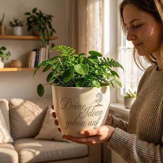 Personalisierter Blumentopf — Geschenk CEO Beförderung Führungskraft — im Wohnambiente