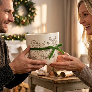 Personalisierter Blumentopf »Für den Helden des Waldes« — Geschenk Waldarbeiter — als persoenliche Geschenk-Uebergabe