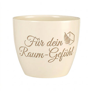 Einzigartiger Blumentopf mit Gravur – Das perfekte Geschenk für Innenarchitektinnen — Detailansicht der Lasergravur