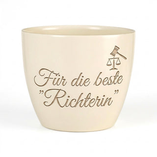 Personalisierter Blumentopf — Geschenk Richterin Ernennung Dienstjubiläum — Detailansicht der Lasergravur