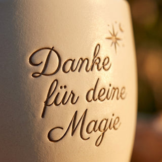 Personalisierter Blumentopf — Geschenk Schamanin Danke für deine Magie — Detailaufnahme