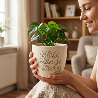 Personalisierter Blumentopf mit Gravur — Geschenk für Polizistin — im Wohnambiente