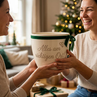 Personalisierter Blumentopf mit Gravur — Geschenk Fachkraft Lagerlogistik — als persoenliche Geschenk-Uebergabe
