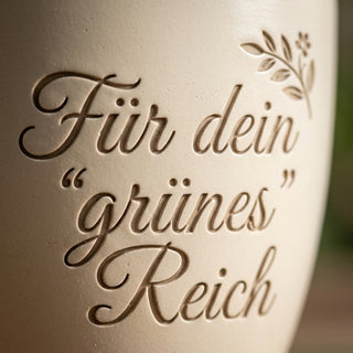 Persönlicher Blumentopf mit Gravur – Geschenk für Garten und Landschaftsbauer — Detailaufnahme