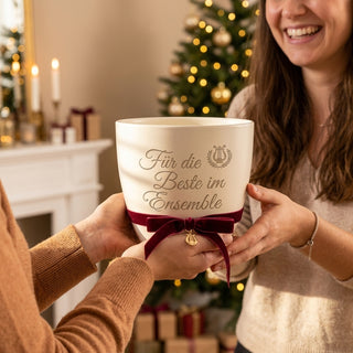 Personalisierter Blumentopf mit Gravur — Geschenk Schauspielerin Bühne — als persoenliche Geschenk-Uebergabe