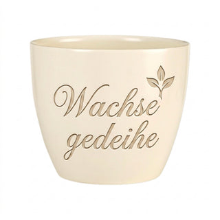 Personalisierter Blumentopf mit Gravur — Geschenk zur Geburt & Taufe — Detailansicht der Lasergravur