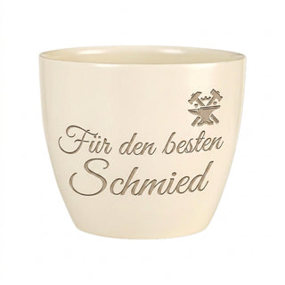 Personalisierter Blumentopf mit Gravur — Geschenk für Schmied & Metallbauer — Detailansicht der Lasergravur