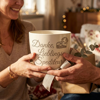 Personalisierter Blumentopf mit Gravur — Danke-Geschenk für Spediteure — als persoenliche Geschenk-Uebergabe