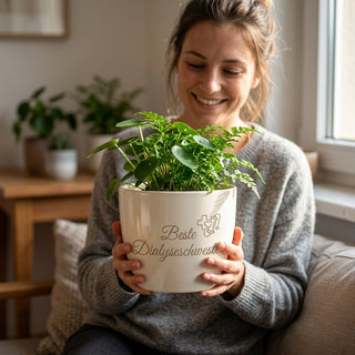 Personalisierter Blumentopf mit Gravur — Geschenk Dialyseschwester Abschied — im Wohnambiente