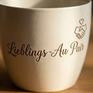 Personalisierter Blumentopf mit Gravur — Abschiedsgeschenk für Au Pair — nahaufnahme