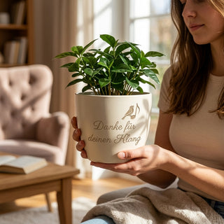 Einzigartiger Blumentopf mit Gravur für Musikerinnen — Danke für deinen Klang — im Wohnambiente