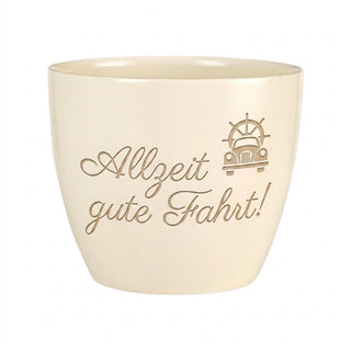 Personalisierter Blumentopf »Allzeit gute Fahrt!« — Geschenk Schaffner Abschied — Detailansicht der Lasergravur