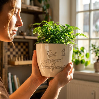 Personalisierter Blumentopf mit Gravur — Geschenk für Schachspieler Geburtstag — im Wohnambiente