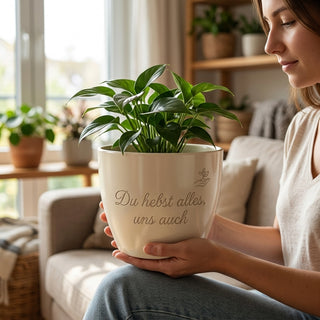 Personalisierter Blumentopf mit Gravur — Geschenk Staplerfahrer Abschied — im Wohnambiente
