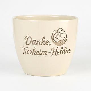Personalisierter Blumentopf mit Gravur — Danke Geschenk für Tierheimmitarbeiterin — Detailansicht der Lasergravur