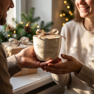 Einzigartiges Geschenk für Abiturientin – Gravur: Neue Wege warten — geschenk_uebergabe