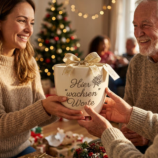 Personalisierter Blumentopf „Hier wachsen Worte“ — Geschenk Werbetexter — als persoenliche Geschenk-Uebergabe