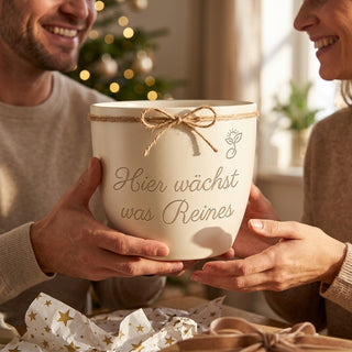 Personalisierter Blumentopf mit Gravur — Geschenk Textilreiniger Abschied — als persoenliche Geschenk-Uebergabe