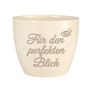 Personalisierter Blumentopf mit Gravur — Geschenk Wimpernstylistin Abschied — Detailansicht der Lasergravur