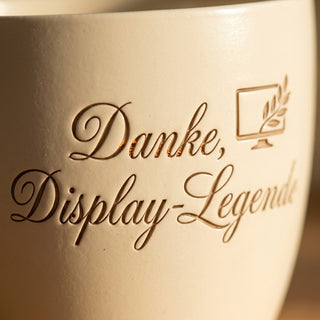Personalisierter Blumentopf mit Gravur — Danke-Geschenk Visual Merchandiser — Detailaufnahme