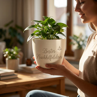 Personalisierter Blumentopf mit Gravur 'Bester Nachhilfelehrer' – Dankeschön Geschenk — im Wohnambiente